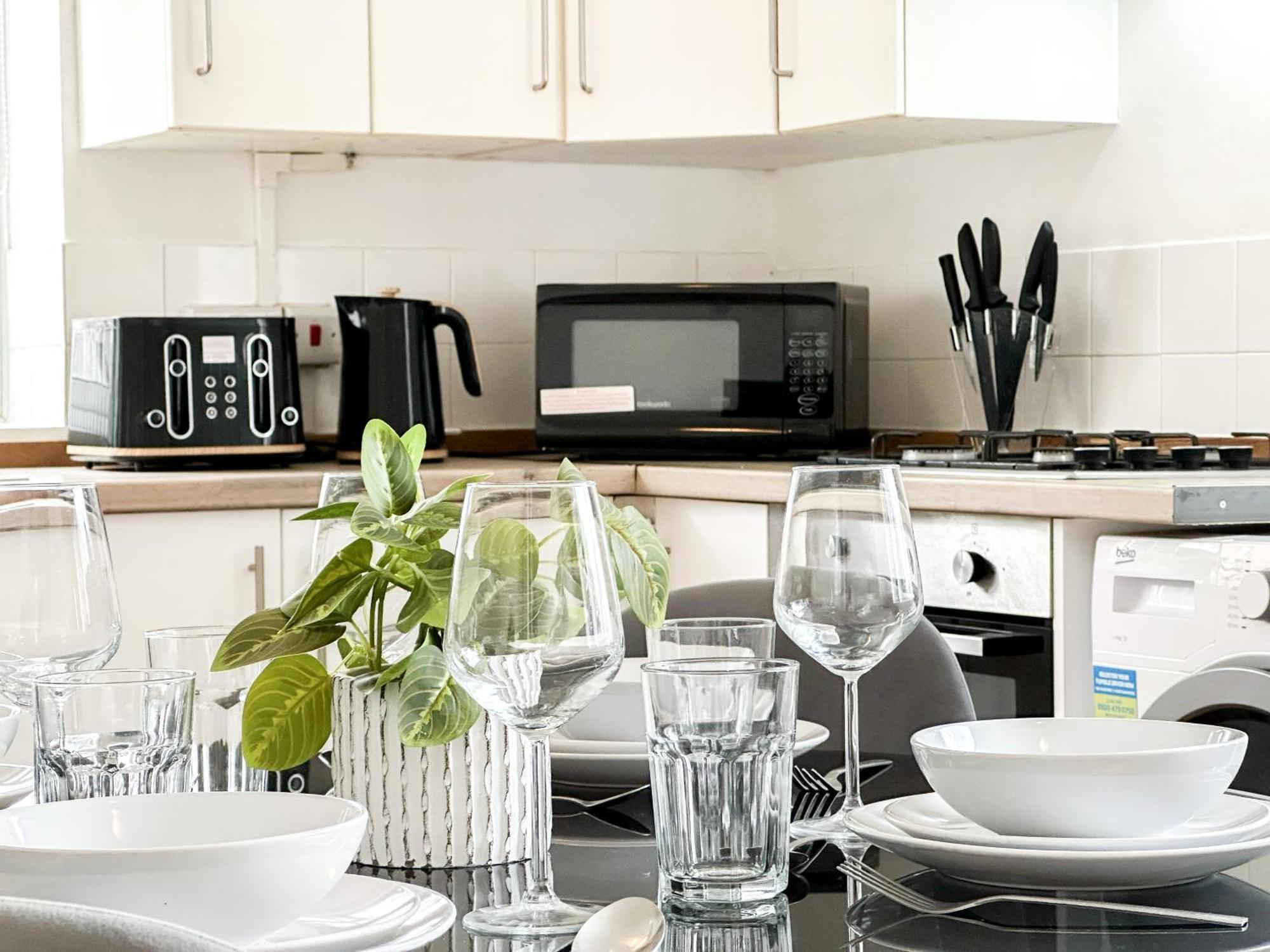 Апартаменты Charming Flats With Fast Wifi On The Famous Abbey Road Лондон Экстерьер фото